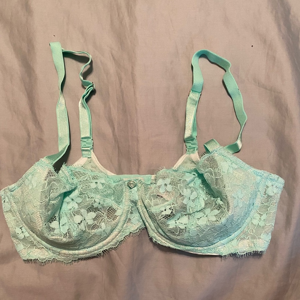 VS Dream Angel’s Unlined Push-up Bra